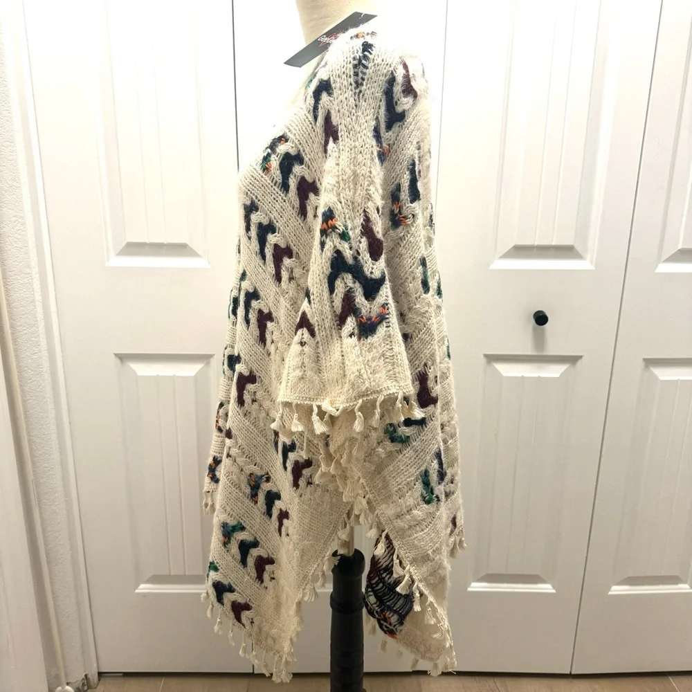 GeeGee Chunky Knit Colorful Tassel Poncho Size Large